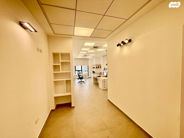 משרדים, יצחק נבון, עפולה