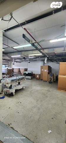 מחסנים, שאר העיר, יבנה