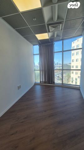 משרדים, משה דיין, פתח תקווה