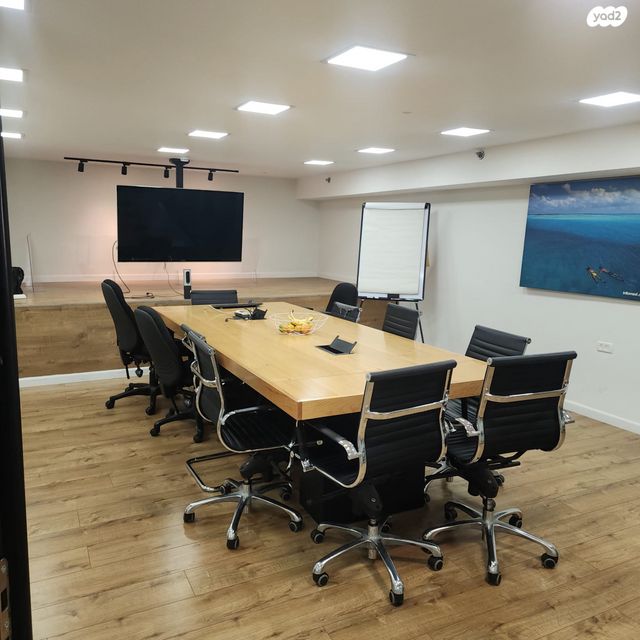 מבני תעשיה, נשר