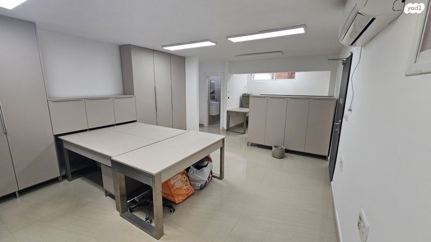 עמנואל הרומי 17