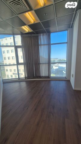 משרדים, משה דיין, פתח תקווה