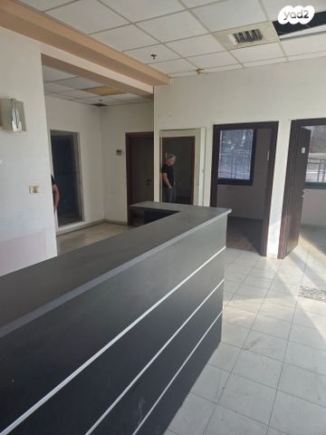 מבני תעשיה, מאיר אריאל, נתניה