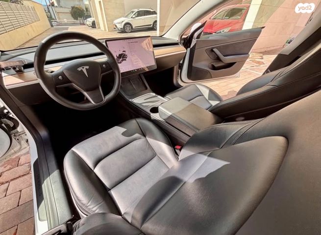 מודעת רכב טסלה מודל 3