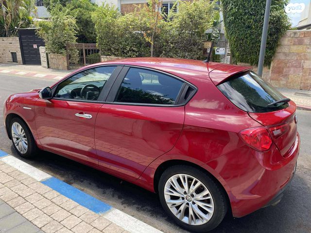 מודעת רכב אלפא רומיאו ג'ולייטה