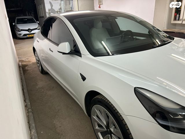 מודעת רכב טסלה מודל 3