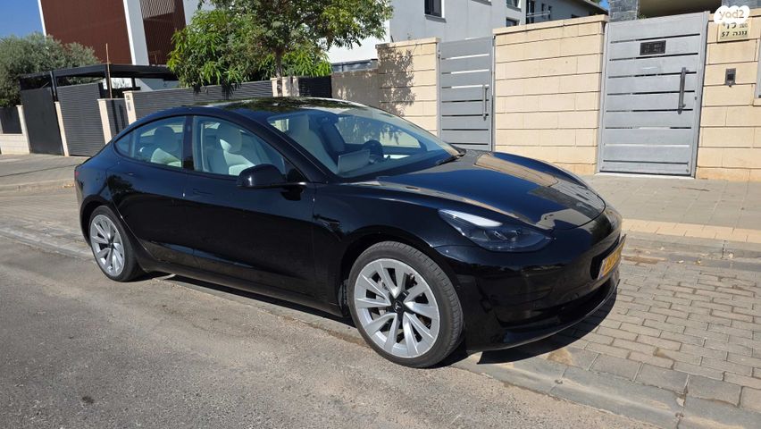 מודעת רכב טסלה מודל 3