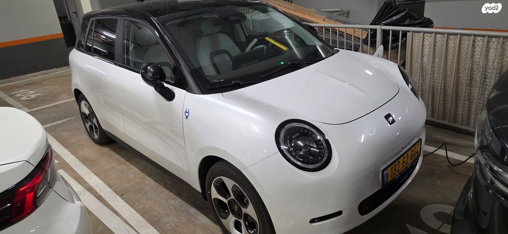 מודעת רכב ג׳יי.איי.סי 30