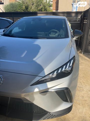 מודעת רכב אם ג'י MG4