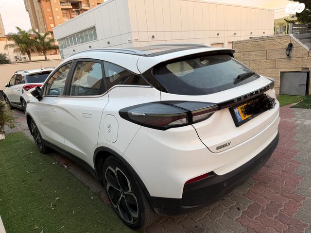 מודעת רכב ג׳ילי Geometry C