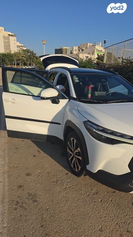מודעת רכב טויוטה קורולה קרוס