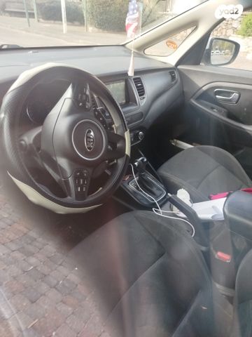 מודעת רכב קיה קארנס