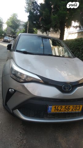מודעת רכב טויוטה C-HR