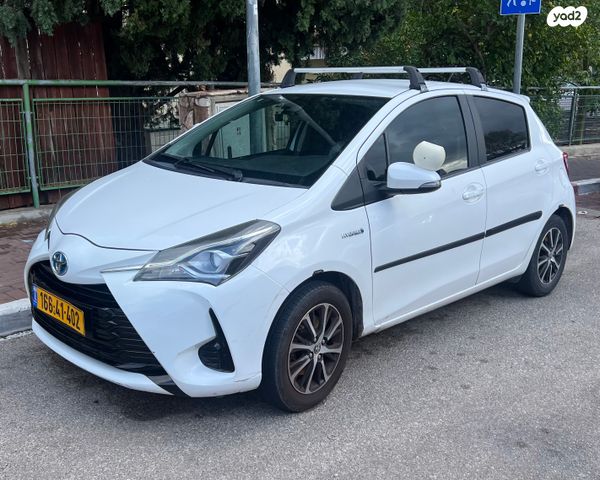 טויוטה יאריס