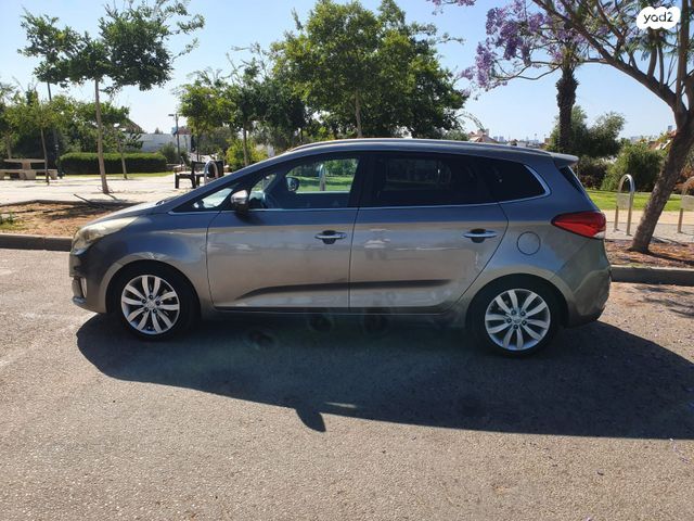 מודעת רכב קיה קארנס