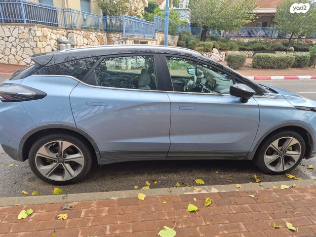 מודעת רכב ג׳ילי Geometry C