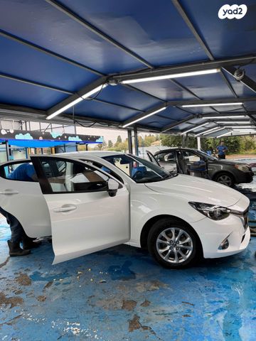 מודעת רכב מאזדה 2