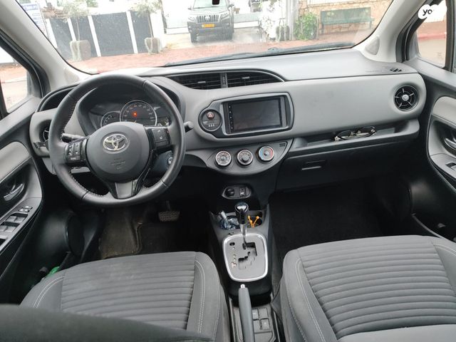 טויוטה יאריס