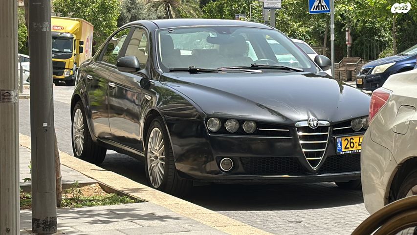 מודעת רכב אלפא רומיאו 159