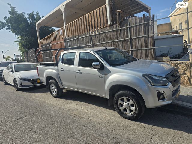 איסוזו די-מקס