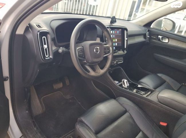 וולוו XC40