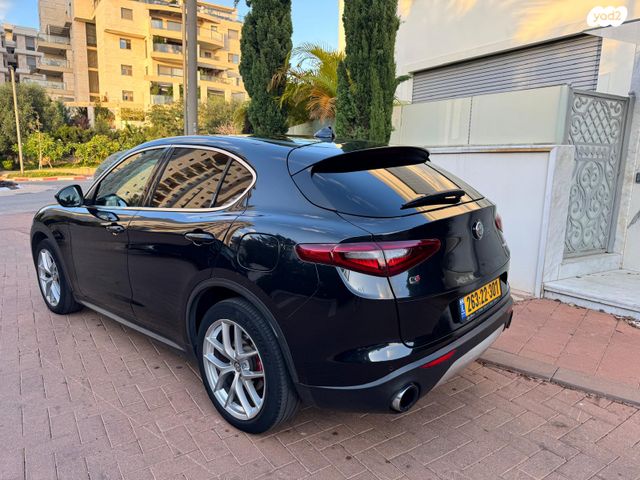 אלפא רומיאו סטלביו