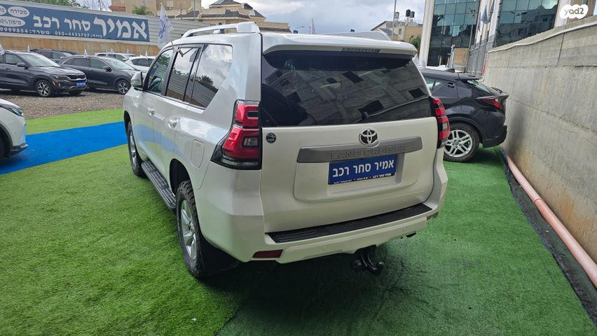 טויוטה לנד קרוזר
