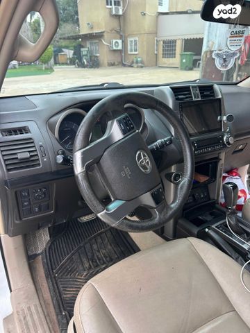 טויוטה לנד קרוזר