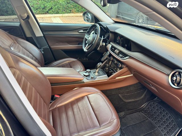 אלפא רומיאו סטלביו