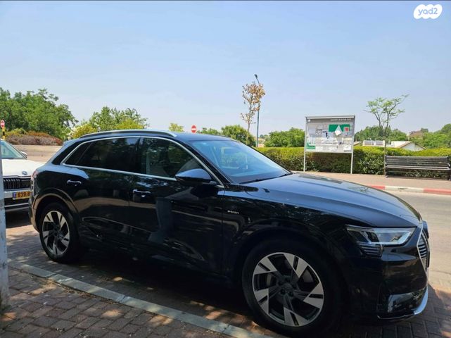 מודעת רכב אאודי E-tron