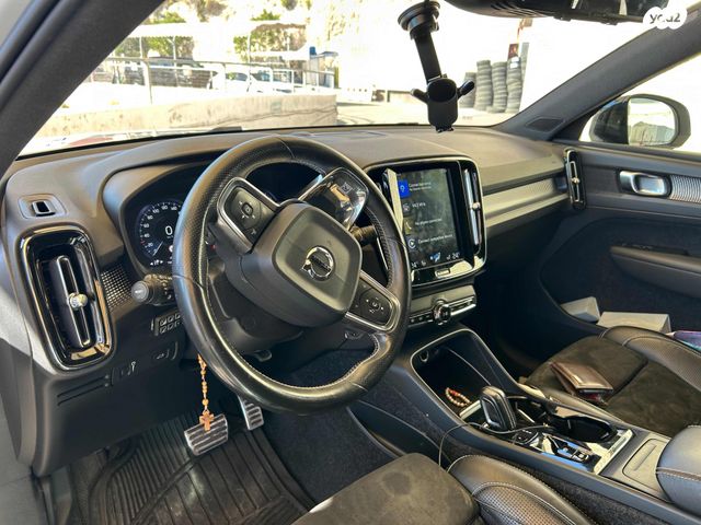 מודעת רכב וולוו XC40