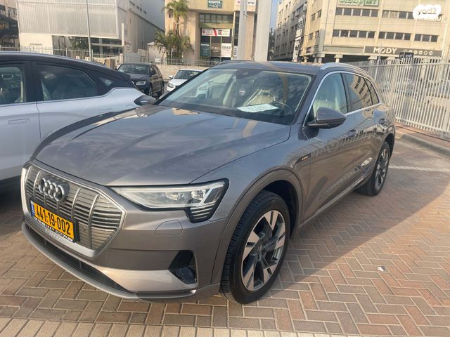 מודעת רכב אאודי E-tron