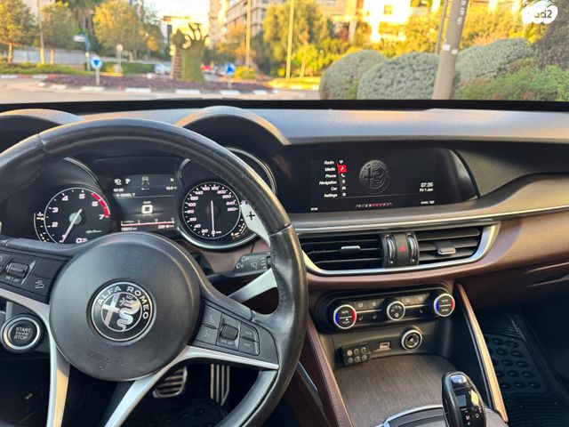 אלפא רומיאו סטלביו