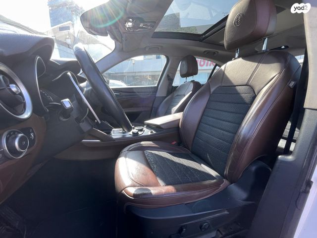 אלפא רומיאו סטלביו