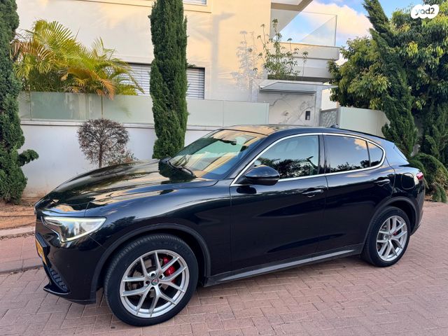 אלפא רומיאו סטלביו