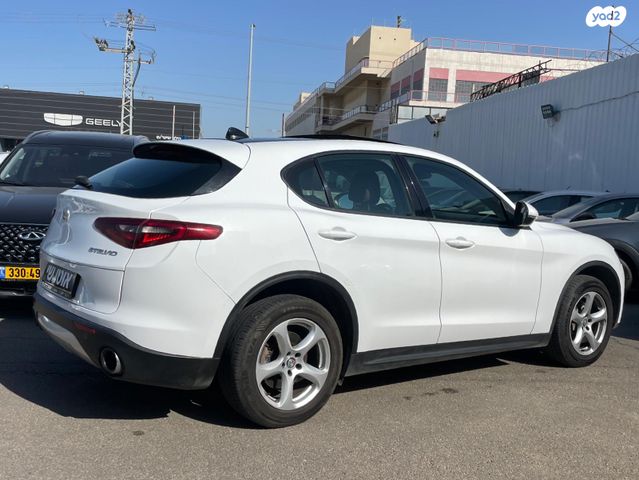 אלפא רומיאו סטלביו