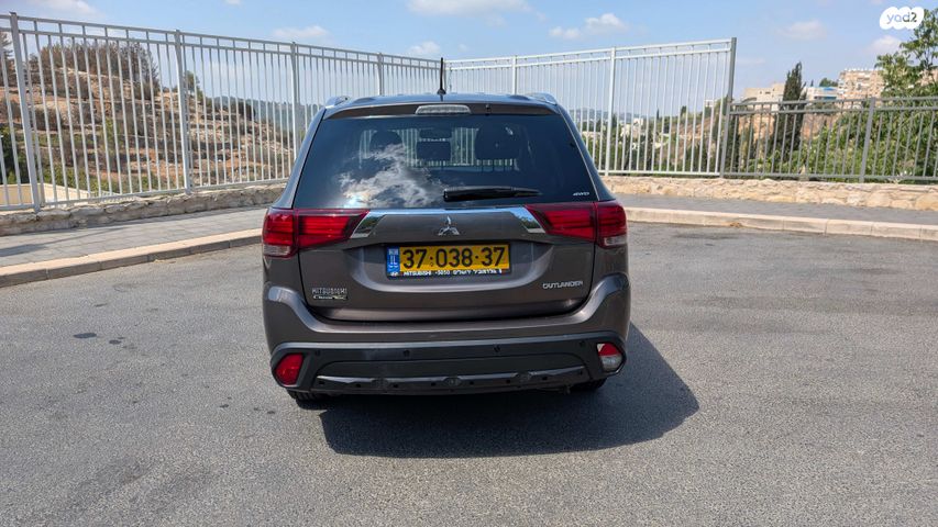 מיצובישי אאוטלנדר