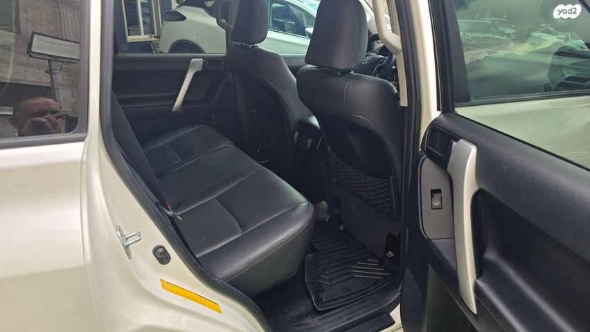 טויוטה לנד קרוזר