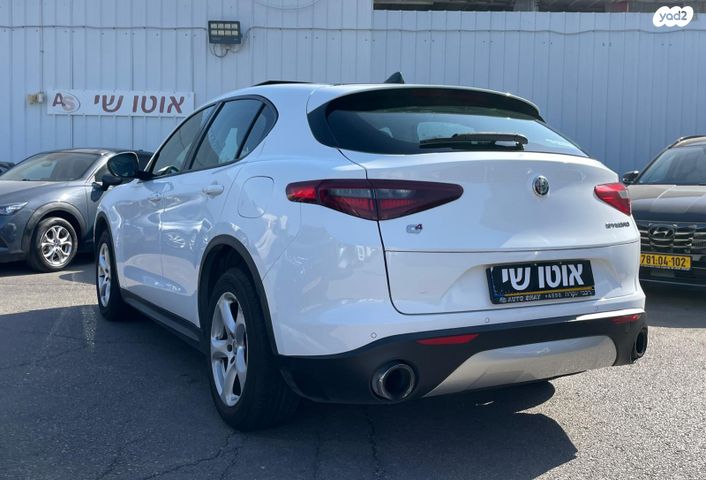 אלפא רומיאו סטלביו