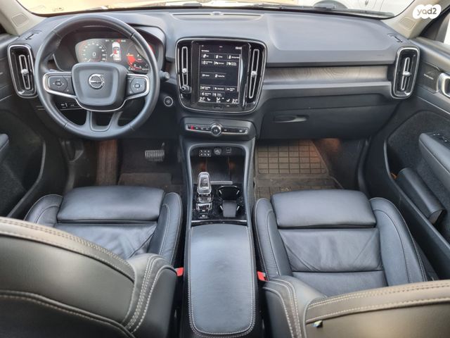 וולוו XC40