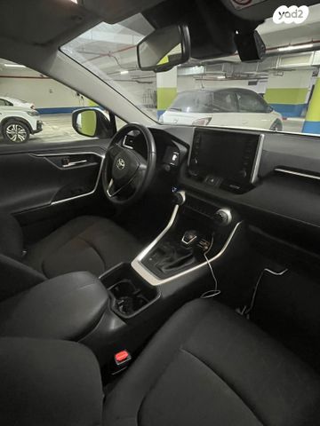 טויוטה RAV4