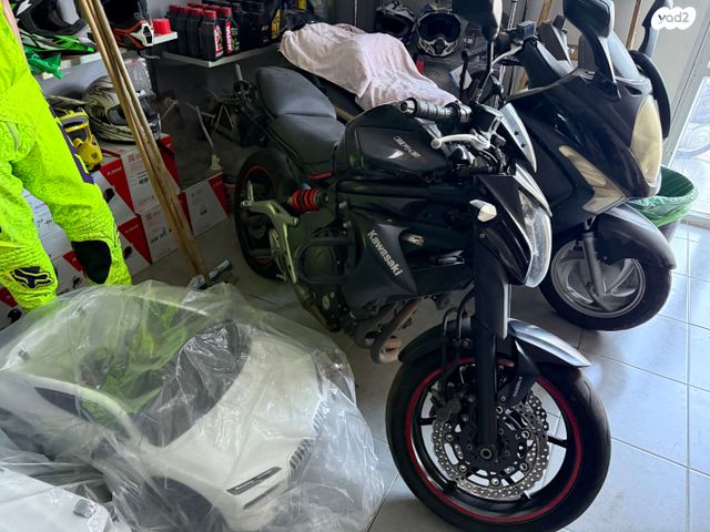 מודעת רכב קאוואסאקי ER-6N