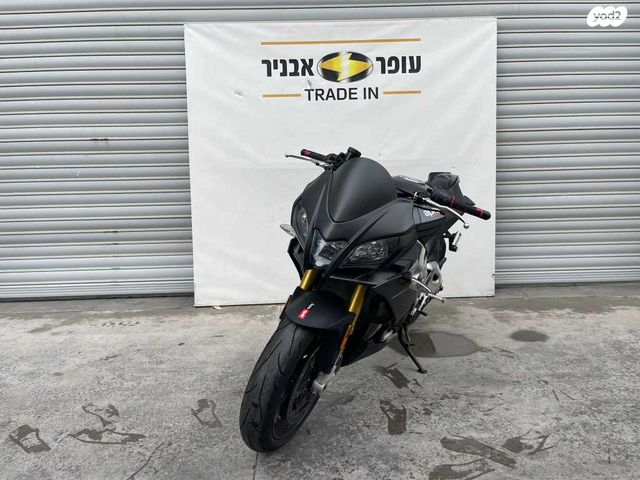 אפריליה טואונו V4