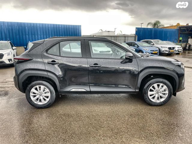 טויוטה יאריס קרוס