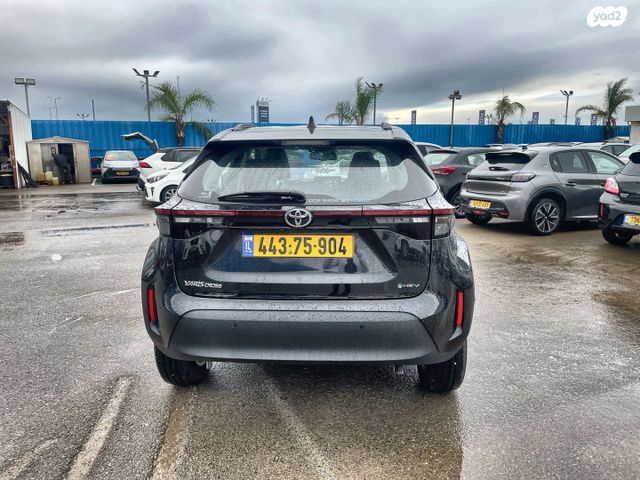 טויוטה יאריס קרוס