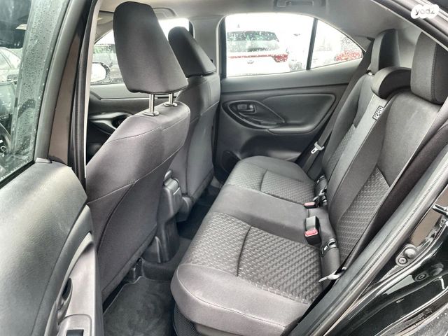 טויוטה יאריס קרוס