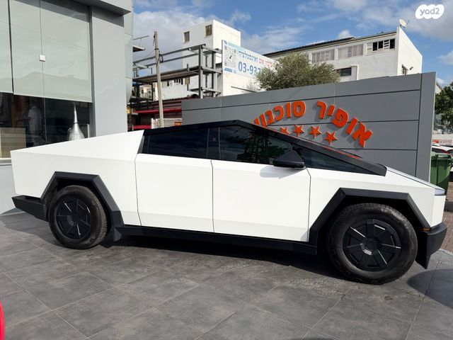 מודעת רכב טסלה סייבטראק