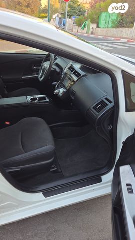 טויוטה פריוס פלוס