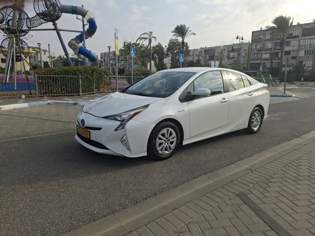 טויוטה פריוס