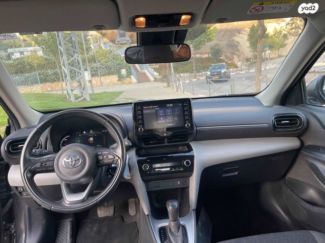 טויוטה יאריס קרוס